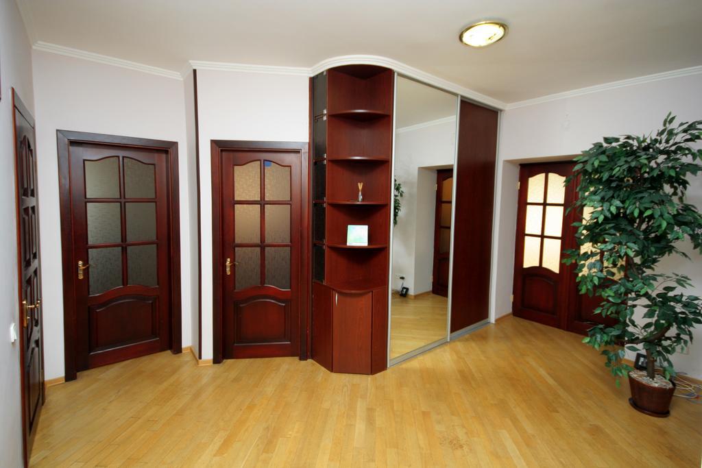 Inn Home Apartments - Livoberezhna Kiev Exterior photo